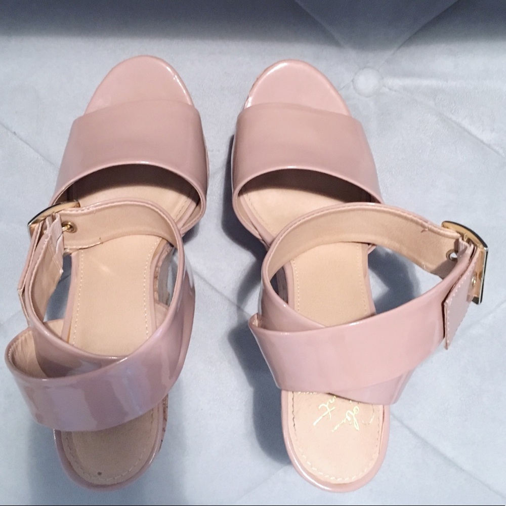 🌷Colin Stuart Patent Wedges 🌷 Worn 1x!! 🌷 - Picture 5 of 8